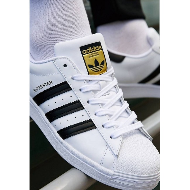 נעלי אדידס adidas Originals Superstar בצבע לבן -משלוח חינם