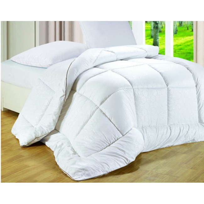 A high-yield, uniform synthetic duvet for a single bed includes a reusable vacuum bag gift and free shipping blanket and pillows