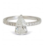 טבעת יוקרתית יהלום  טבעי בצורת טיפה בגודל  1.02 קאראט זהב לבן משובצת יהלומים נוצצים בצידי הטבעת עם תעודה גמולוגית ממעבדת IGL העולמית במבצע -משלוח חינם