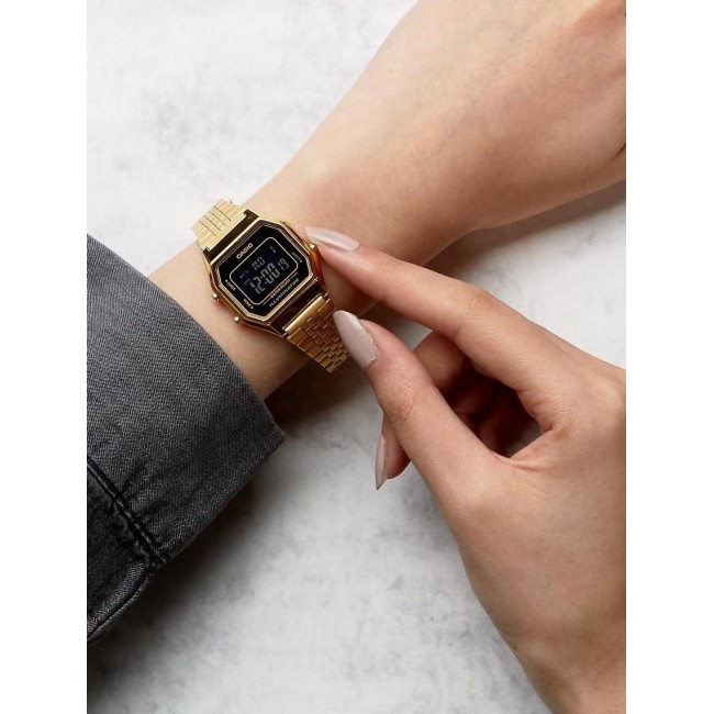 שעון Casio דיגיטלי מתנה לאשה-מסך בגוון שחור זהב-משלוח חינם